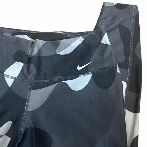 Nike - Picture 1 of 3